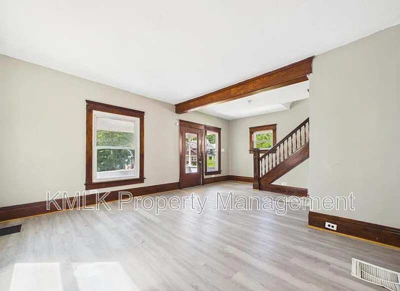 5 bed, 2.0 bath, 1744 sqft, $1,450 — Photo 4