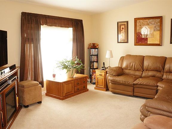 4th image of 27 Fernwood Ln