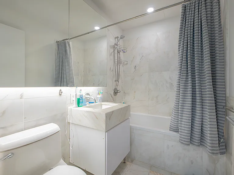 200 Chambers St #5R — Photo 6
