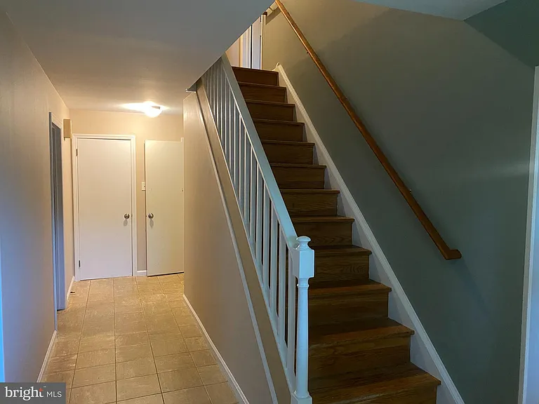 415 Monmouth Dr — Photo 7