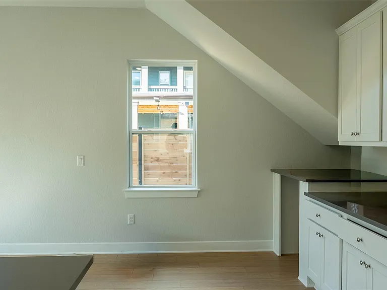 2705 Wilson St — Photo 10