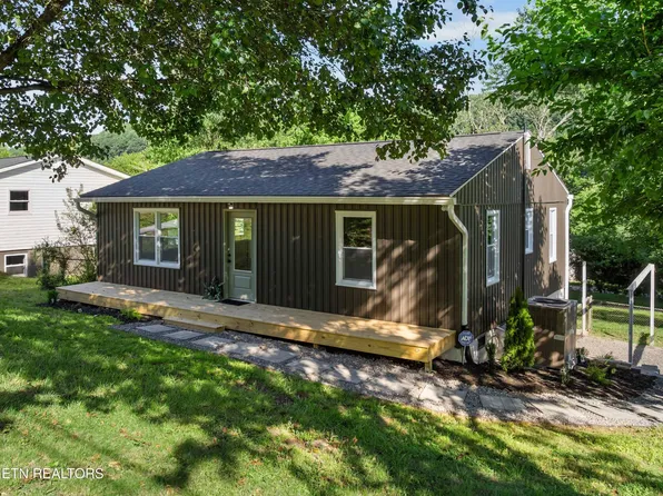 3100 Greenway Dr, Knoxville, TN 37918