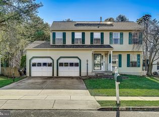 21 Rosalind Cir, Sicklerville, NJ 08081