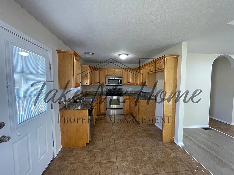 644 N Cox Ave — Photo 7