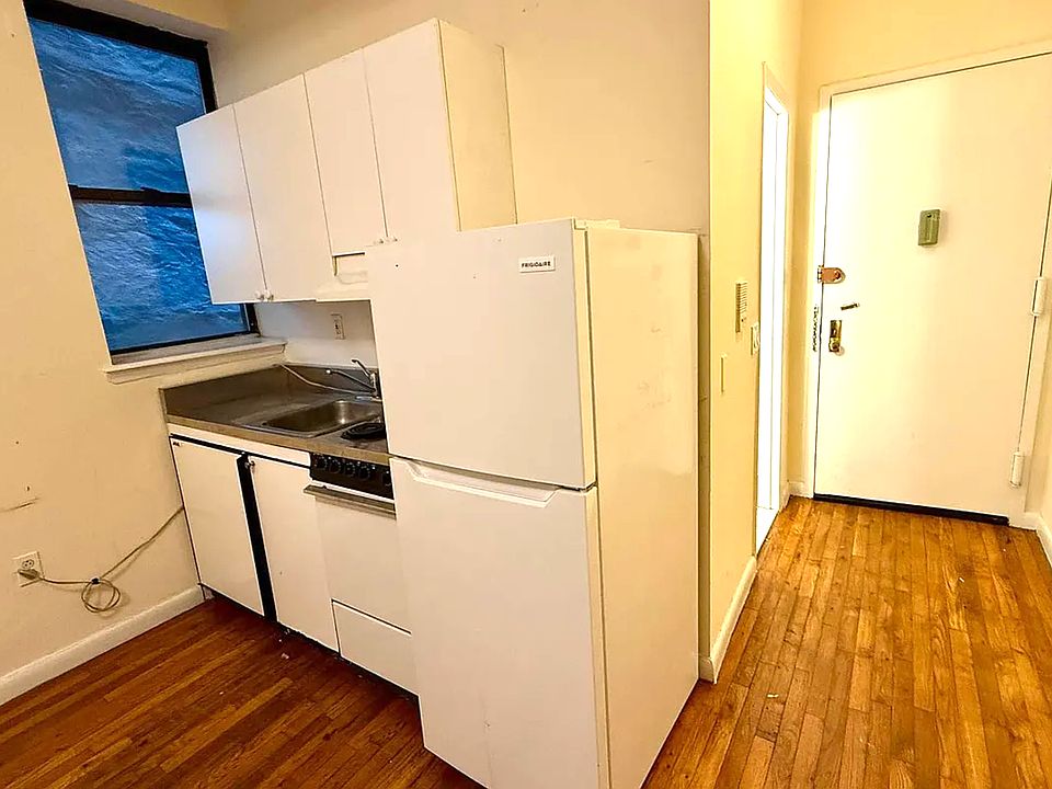 1st image of 606 8th Ave APT 3A