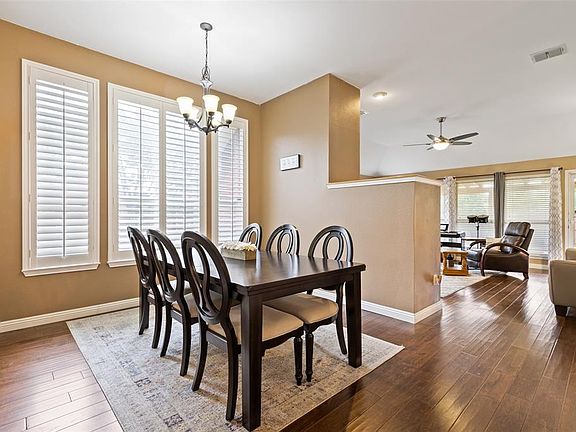 4th image of 1009 Calgary Ct