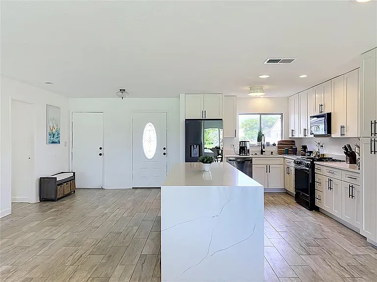 5501 Memorial Dr — Photo 20