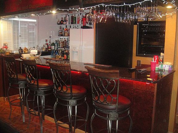 Full wet bar