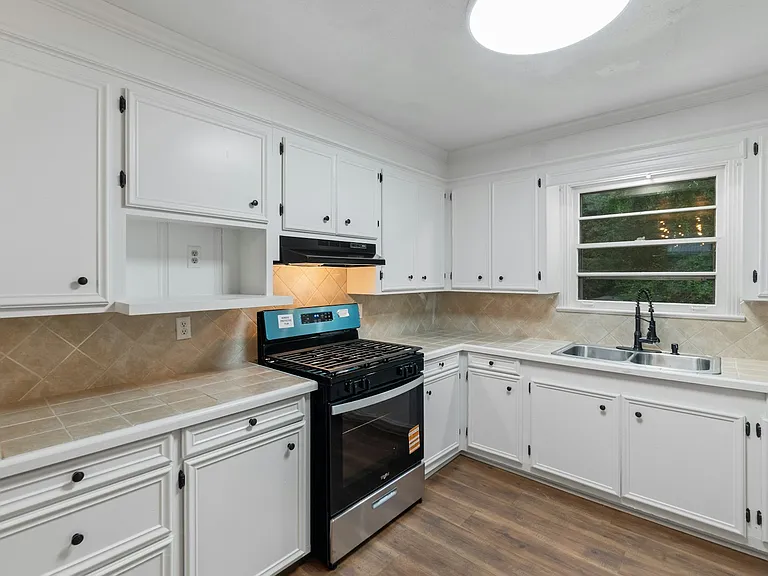 921 Duane St — Photo 8