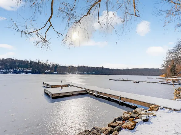 34 Twin Lakes Rd, South Salem, NY 10590