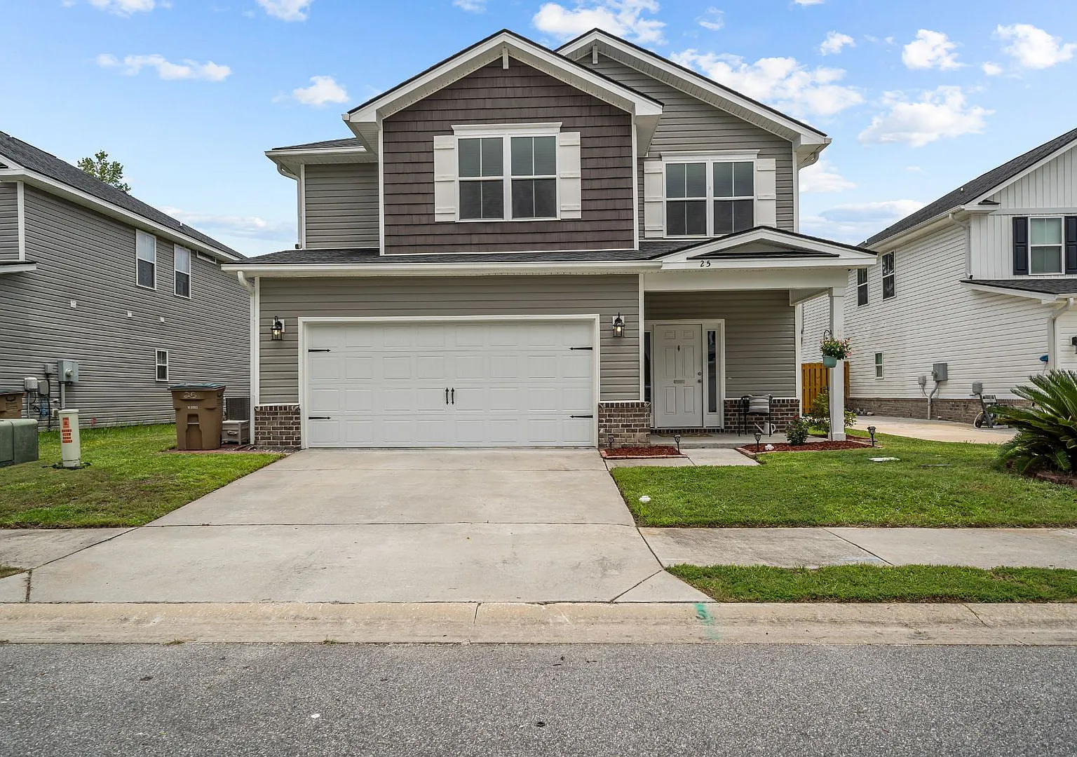 Designed for Easy Living 4BR Home Near Fort Stewart — Photo 1