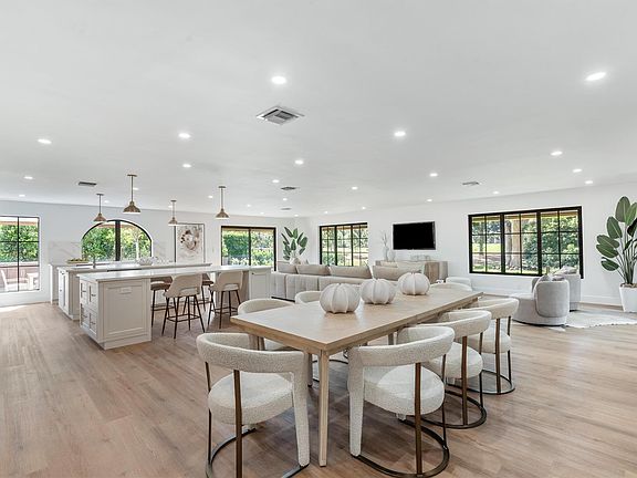 3rd image of 4456 Hickory Drive