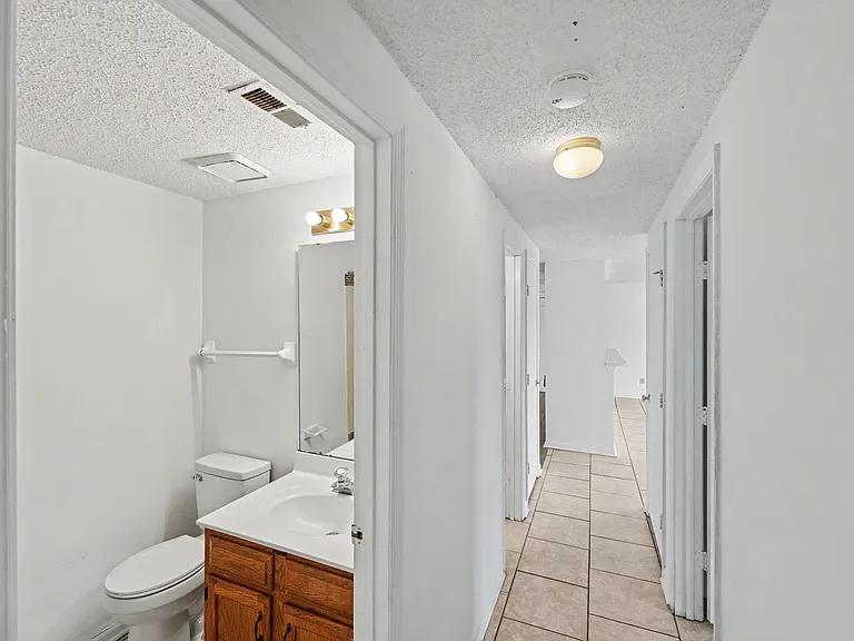 1624 Arlyn Cir #J — Photo 2
