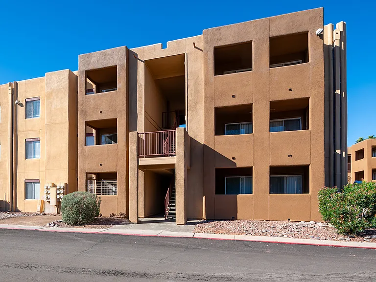 1810 E Blacklidge Dr #316 — Photo 8