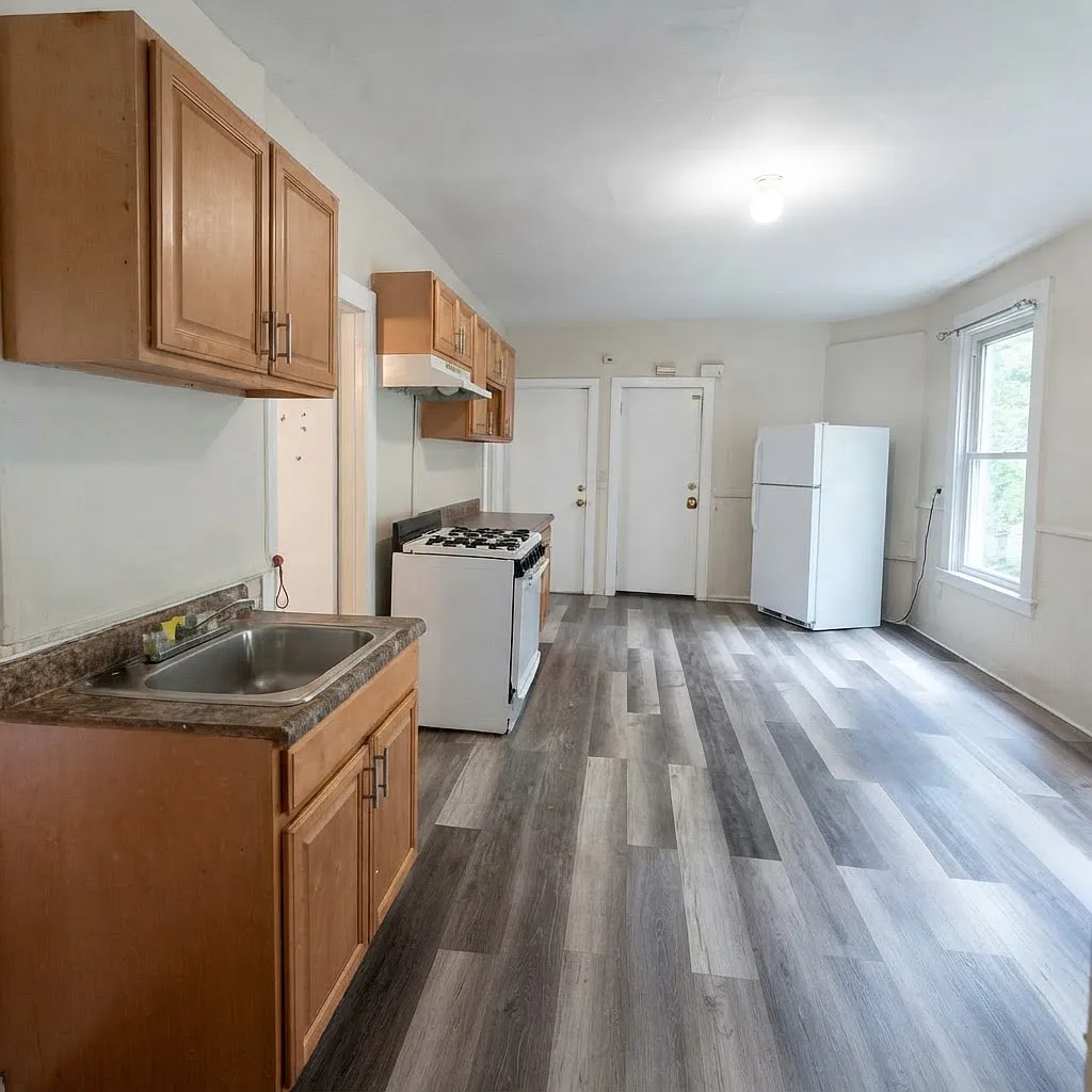 3 bed, 1172 sqft, $2,000 — Photo 3