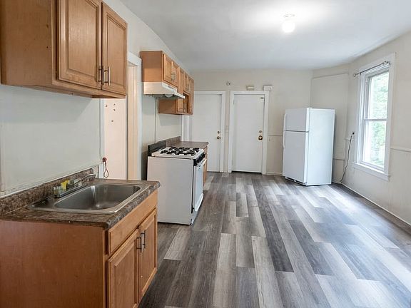3rd image of 105 Ivy St #2