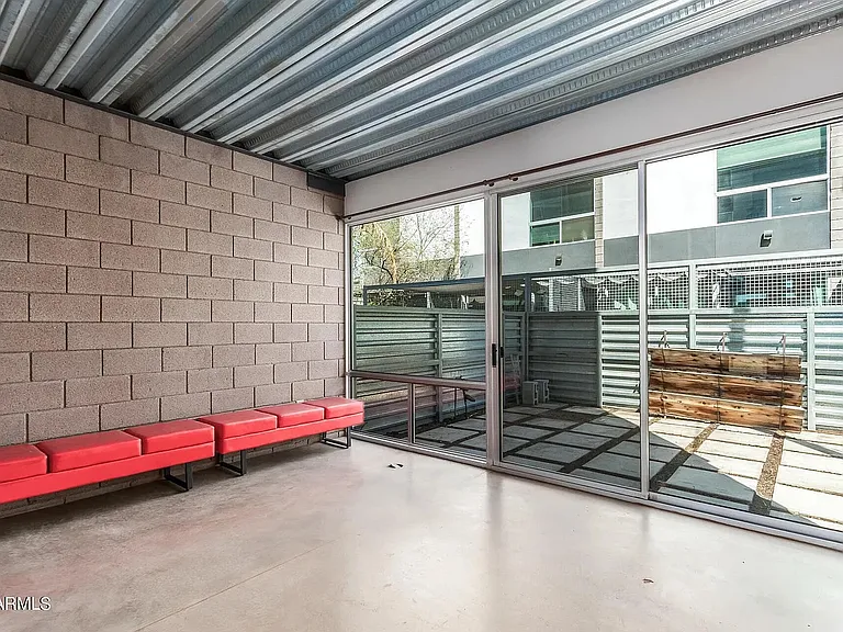 525 E Willetta St #9 — Photo 3