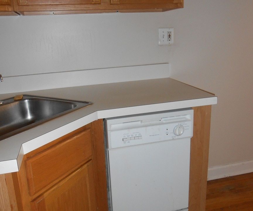 1st image of 3920 N Pine Grove Ave APT 1N