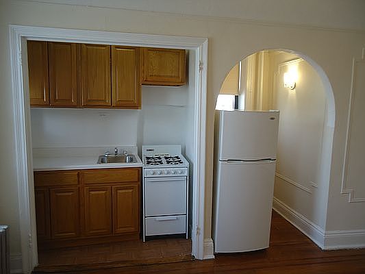 3rd image of 32-16 Crescent St #Dd4