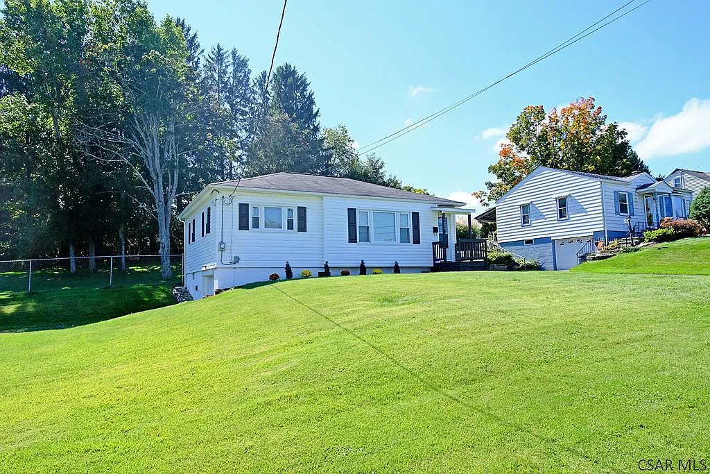 1436 Emmett Dr photo 1