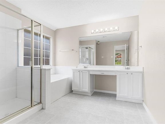 4th image of 3929 Evergreen Ct