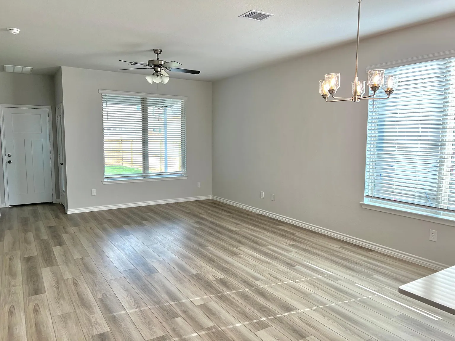3 bed, 2.5 bath, 1375 sqft, $1,995 — Photo 2