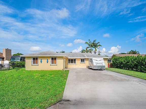 3rd image of 6607 Eastview Dr