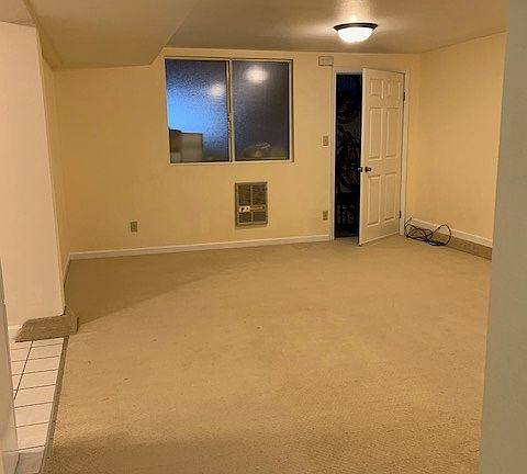 3rd image of 33 Avenue