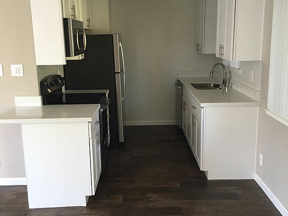 4th image of 825 Menlo Ave APT C