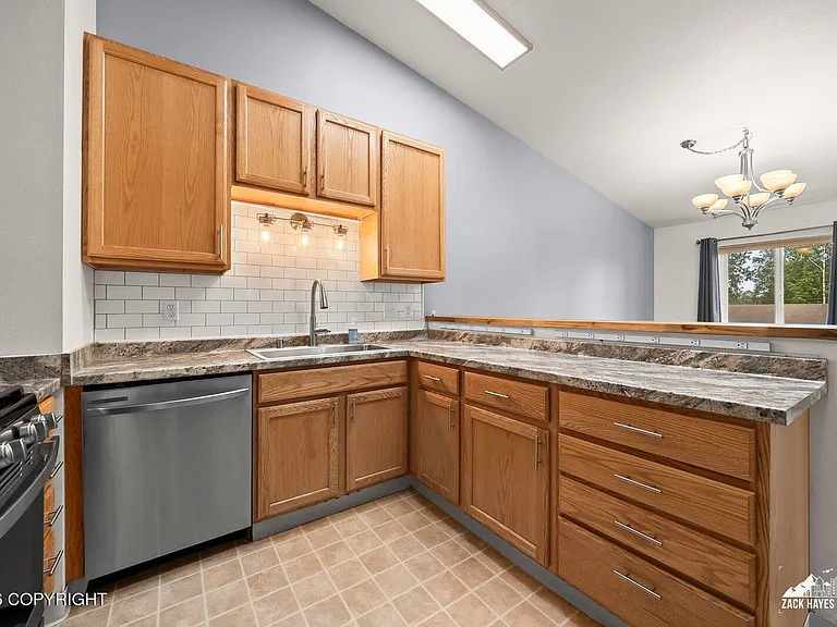 635 Pearl Dr — Photo 18