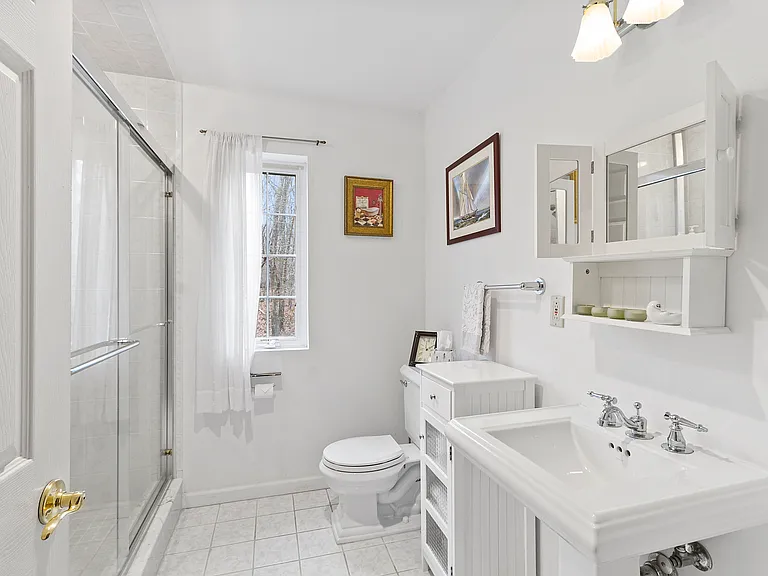 Laurel Ln — Photo 9