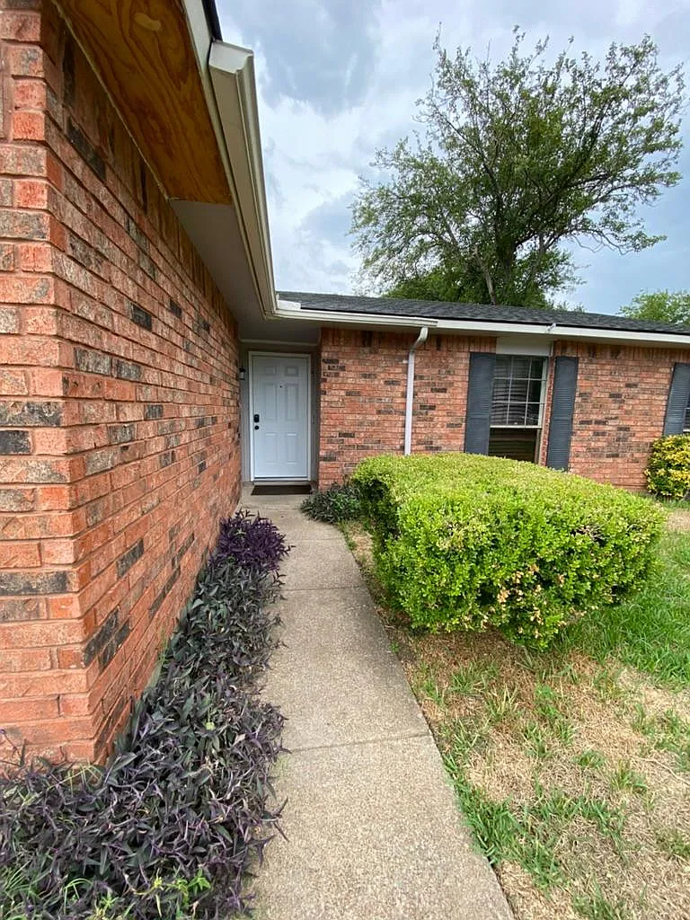 7309 Ashcrest Ln — Photo 4