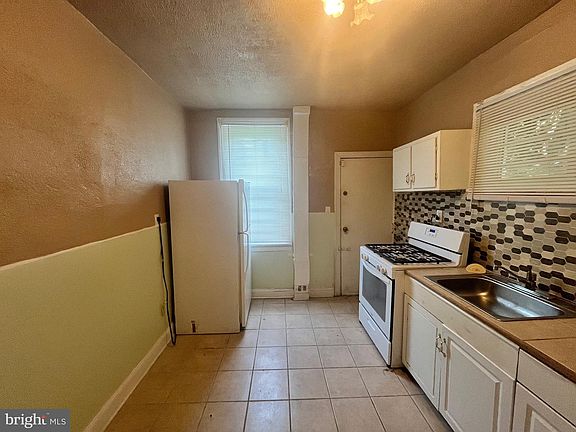 4th image of 428 S 61st St