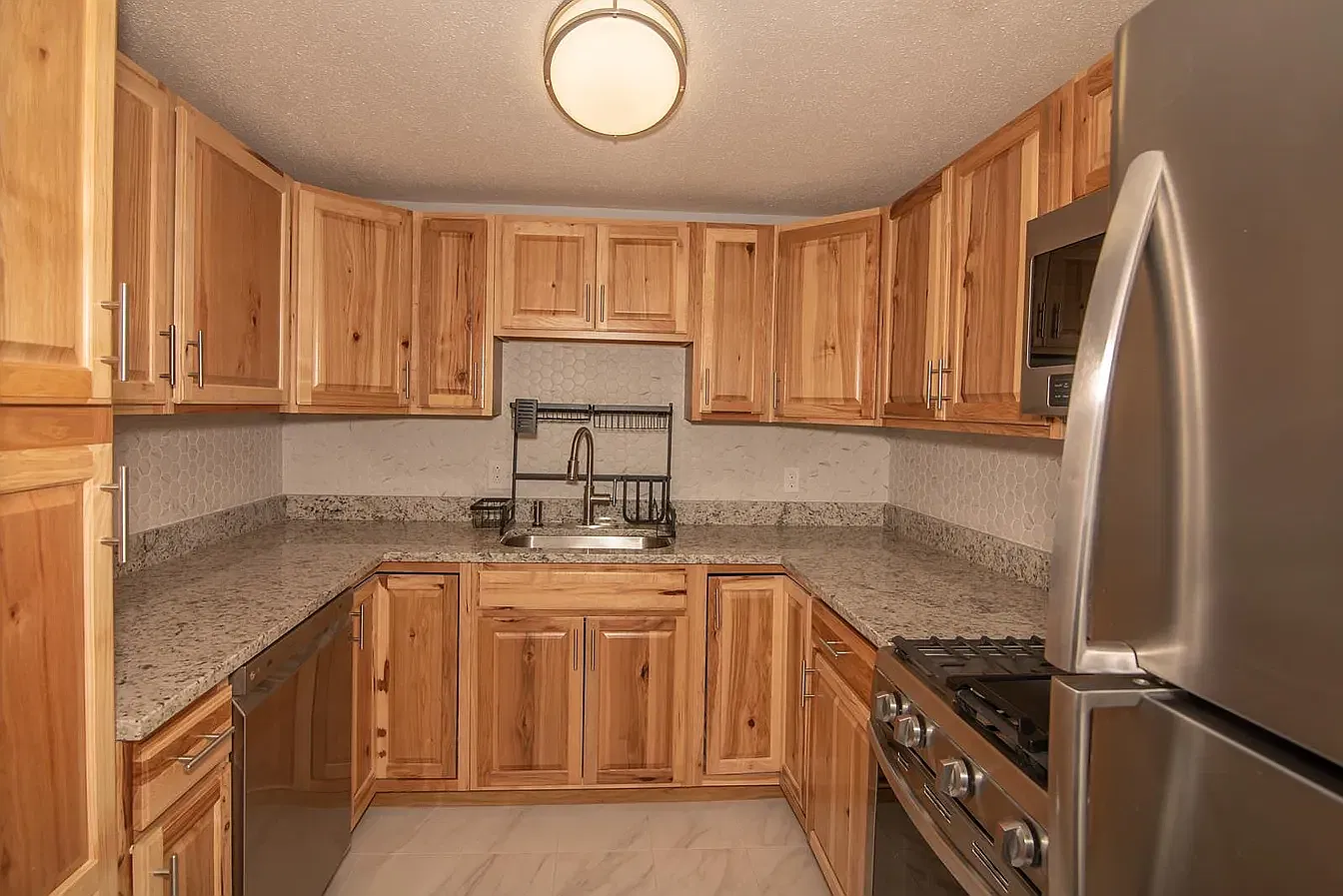 2 bed, 909 sqft, $2,150 — Photo 2