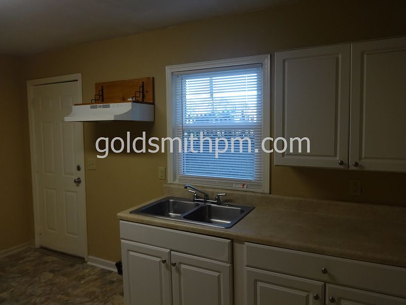 1st image of 10C Averill St