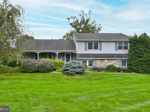 1025 Larch Cir, Blue Bell, PA 19422