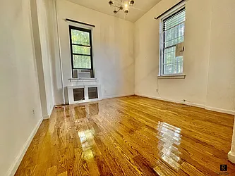 Rented by R New York