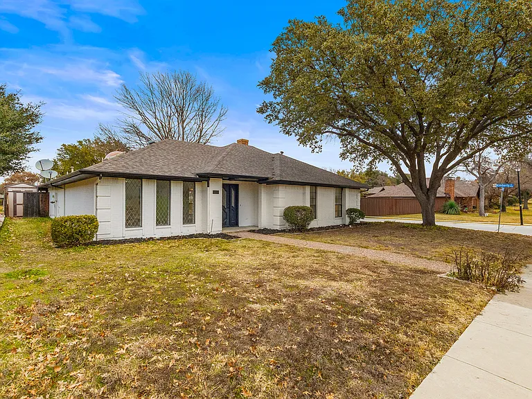 1503 Bellflower Dr — Photo 2