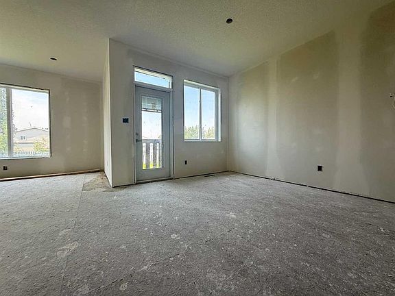4th image of 905 NE 7th Ave