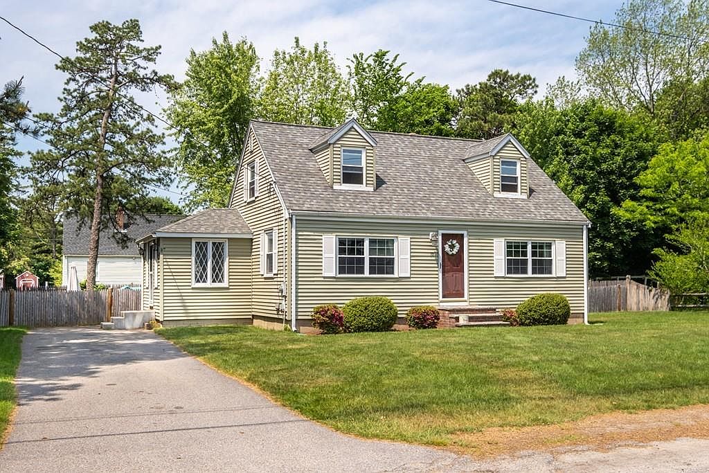 10 Park Ave, Plainville, MA 02762 | Zillow