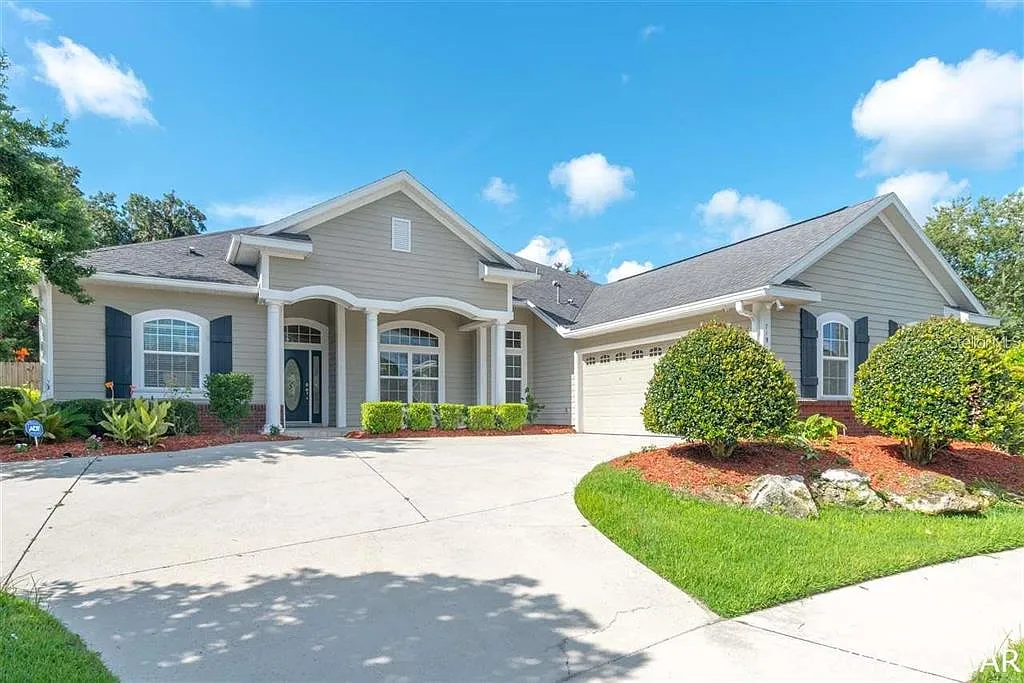 3 bed, 2.0 bath, 2248 sqft, $3,200 — Photo 1