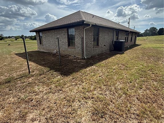 4th image of 1611 Fm 2446