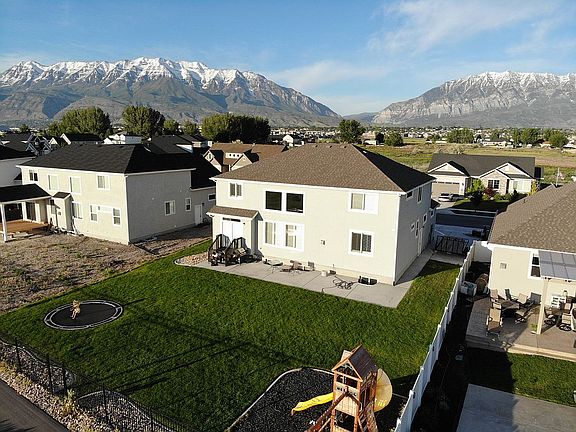 3rd image of 192 S Dry Creek Ln