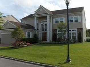 100 Hamlet Dr, Mount Sinai, NY 11766