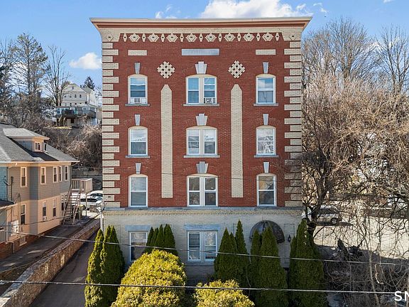 3rd image of 985 Bank Street