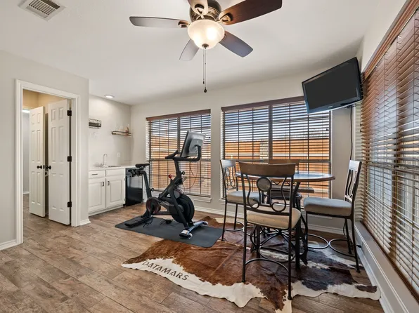 139 Runaway Bay Dr, Runaway Bay, TX 76426