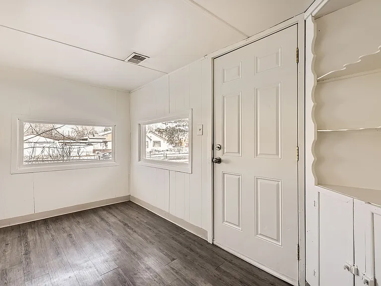 101 S Hooker St — Photo 2