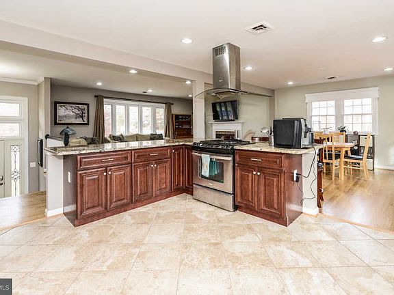 3rd image of 4321 Hugh Bennett Dr