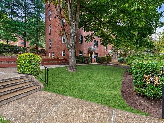 Professionally Landscaped Community