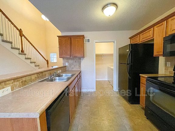 3rd image of 378 N Clayview Dr